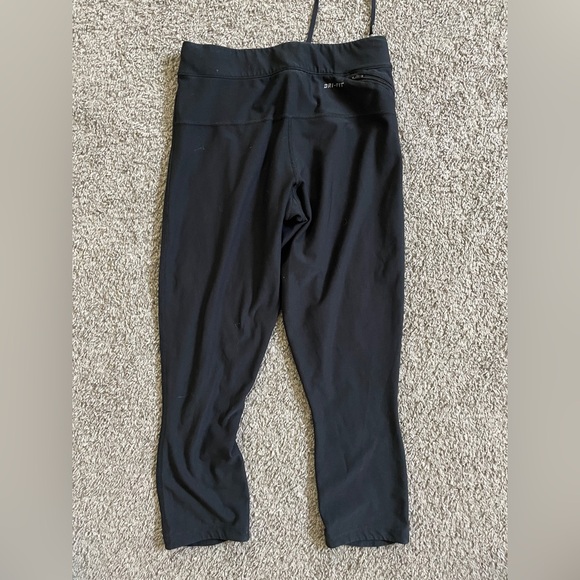 Nike dri-fit Black Women’s Leggings with White Swoosh - Picture 4 of 6